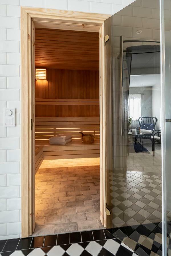 Fregatten Bed & Breakfast คาร์ลส์ครูนา ภายนอก รูปภาพ